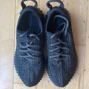 Pre Owned Authentic Yeezy Boost 350 size 5.5 very good condition